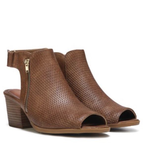 BareTraps Shoes - ❗️PRICES SLASHED❗️ Baretraps Peep toe bootie